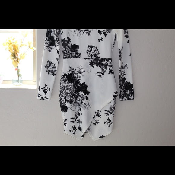 Beautiful Windsor Dress🤍 - Picture 3 of 8